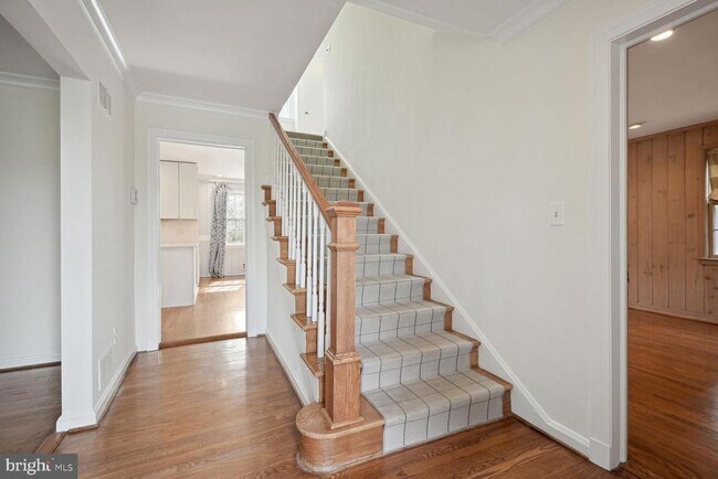 Building Photo - 5801 Hillburne Way