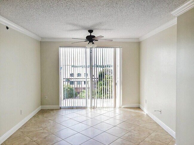 Building Photo - 616 Clearwater Park Rd