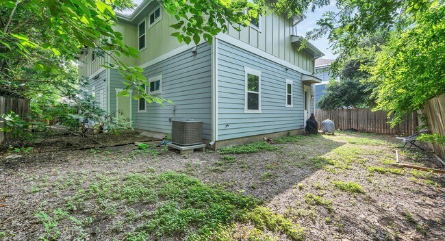 Building Photo - 507 W N Loop Blvd