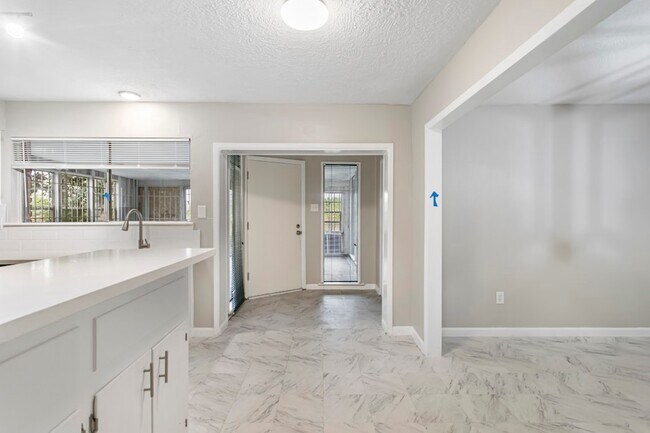 Building Photo - 6602 Indian Lake Dr