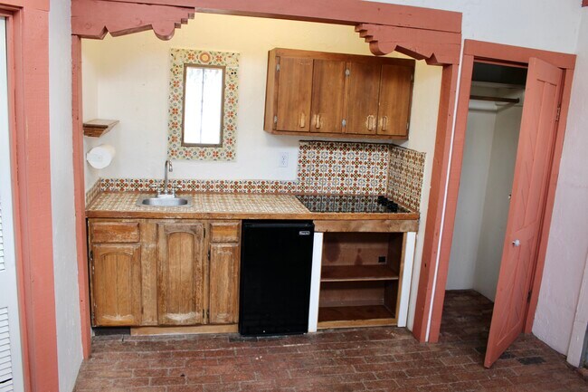 Southwest Style kitchen - 307 Stanford Dr SE