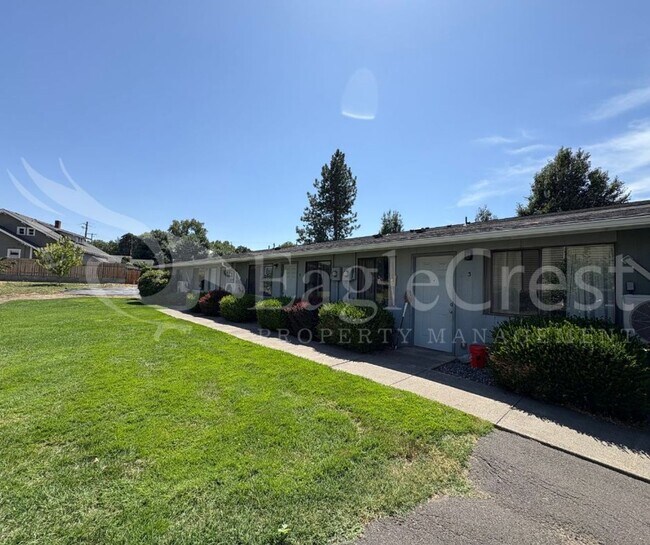 Building Photo - 1037 SW Puff Ln