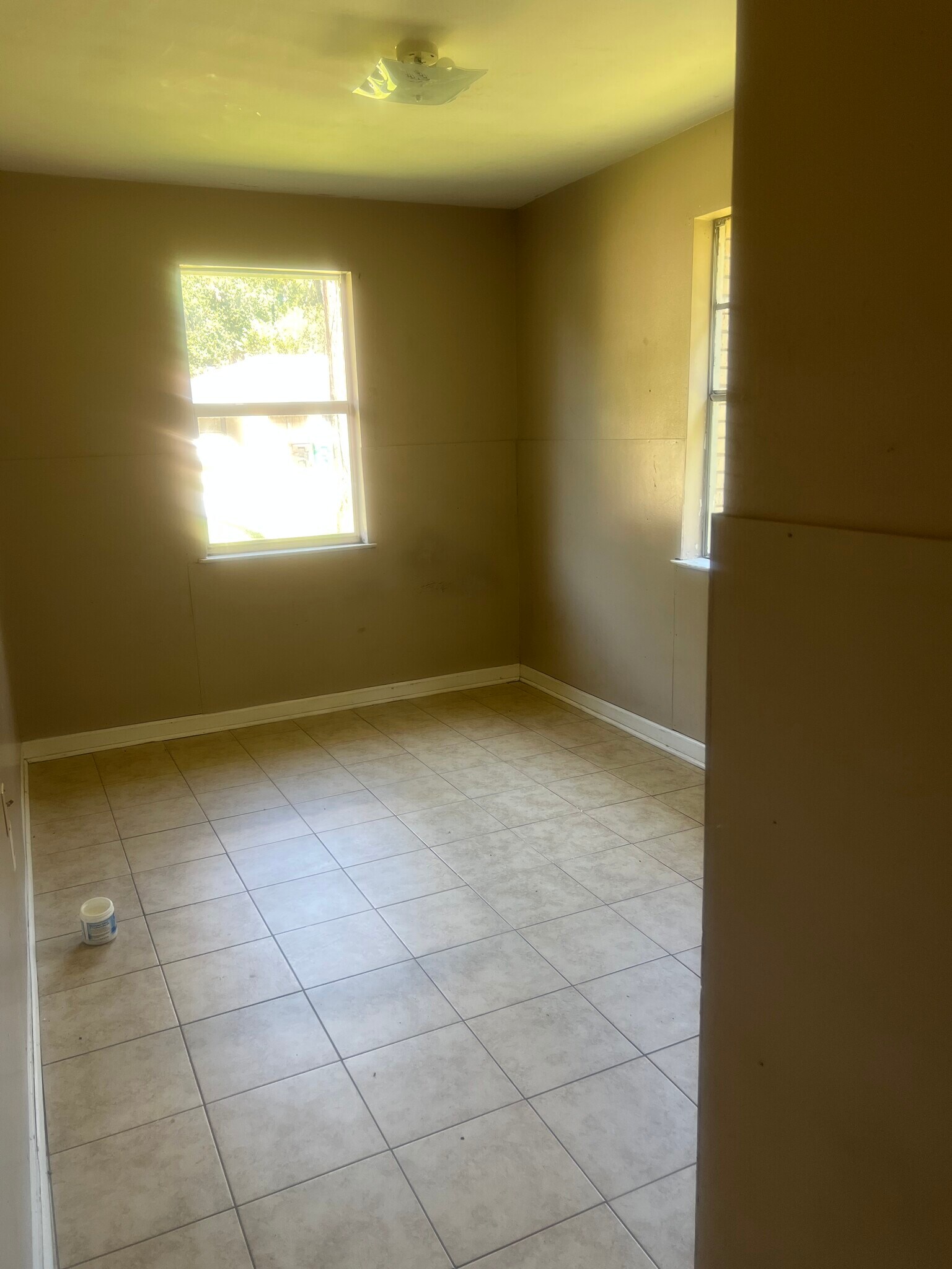 Building Photo - 416 E Cedar St