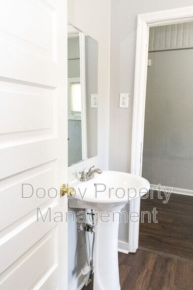 Building Photo - 2009 Camden St