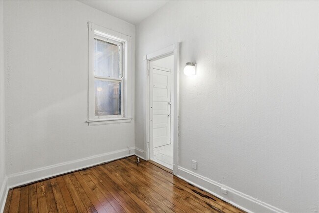 Building Photo - 2839 N Clark St