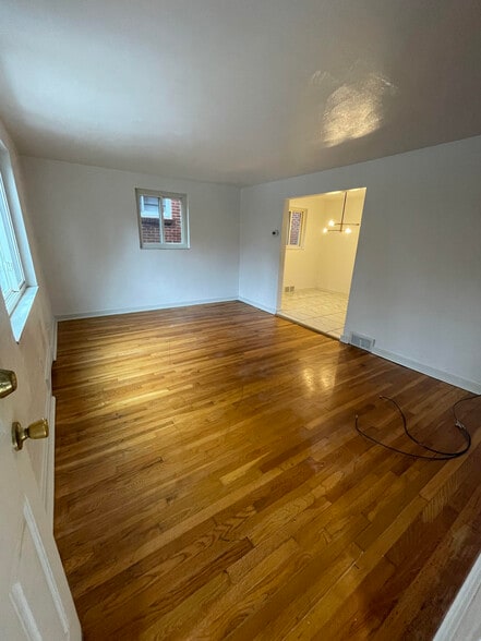 Living - 1116 Arkansas Ave