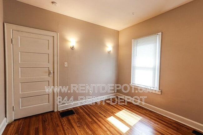 Building Photo - 408 Richardt Ave
