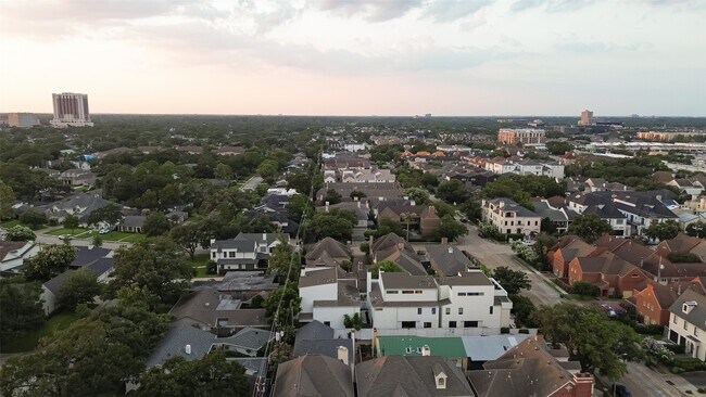 Building Photo - 2114 Potomac Dr