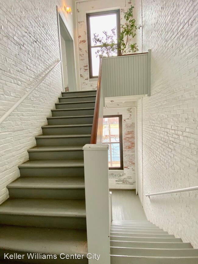 Building Photo - 2 br, 1 bath House - 700 S. 10th St 3A