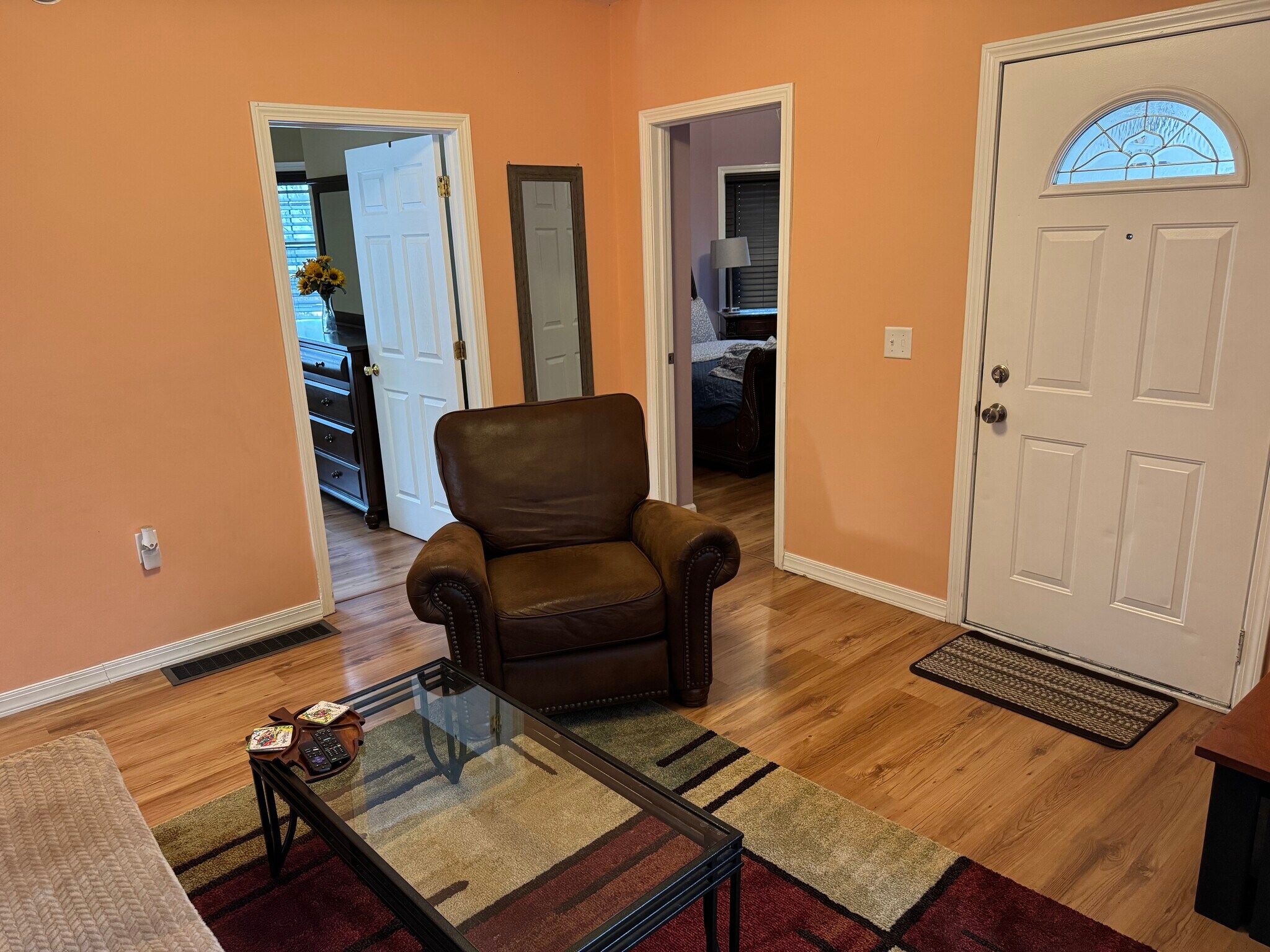 Building Photo - 923 Davis St