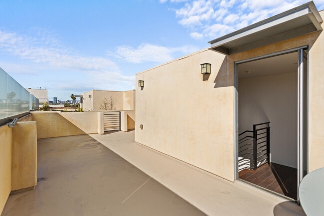 Building Photo - 225 S Hamilton Dr