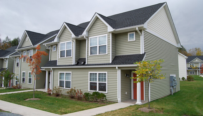 Building Photo - Hemlock Ridge Apartments