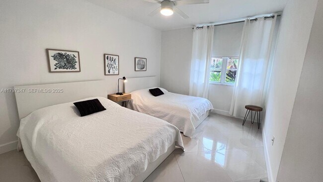 Building Photo - 19701 E Country Club Dr