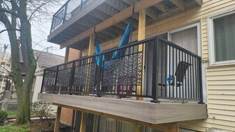 Building Photo - 915 S Division St