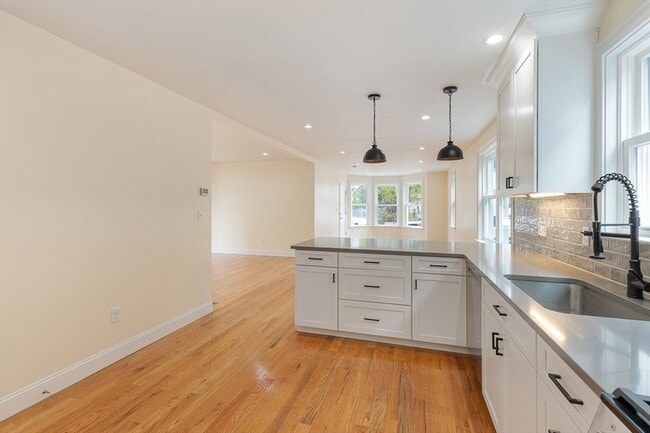 Building Photo - 48 W Tremlett St