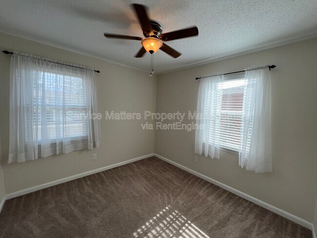 Building Photo - 3227 Fresno Ave