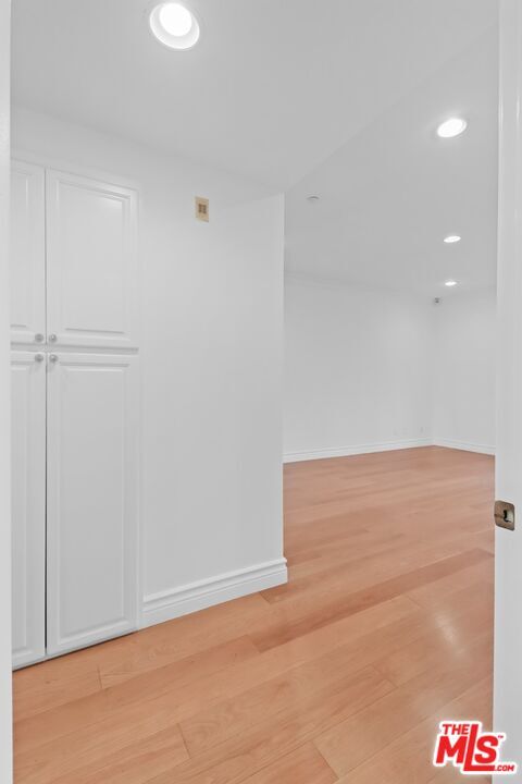Building Photo - 121 N Almont Dr