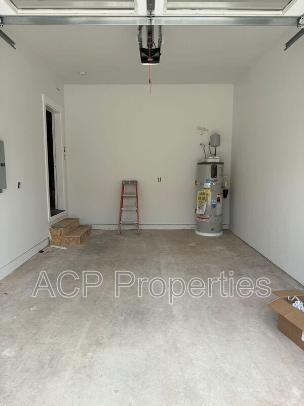 Building Photo - 2201 DeJong Dr
