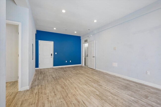 Building Photo - 980 N Marshall St