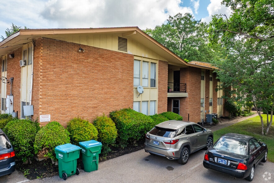 Building Photo - Summer Oaks Apartments