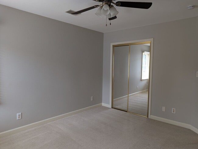 Building Photo - Beautiful home located on a cul-de-sac  in...