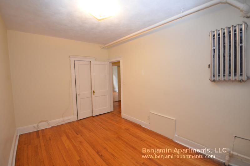 Building Photo - 131 Sutherland Rd