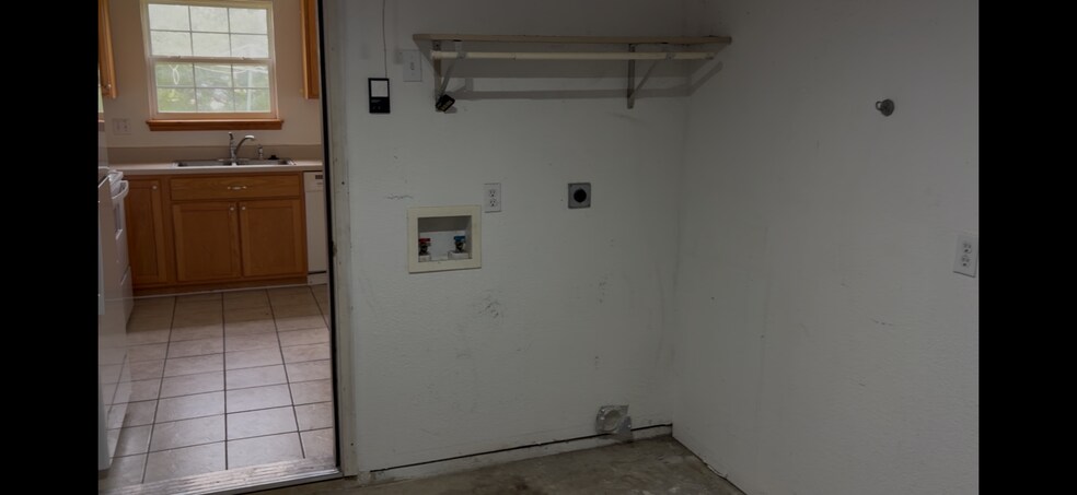 Building Photo - 6579 Jamie Ln