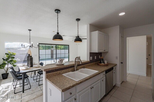 Building Photo - 5248 N 102nd Ave