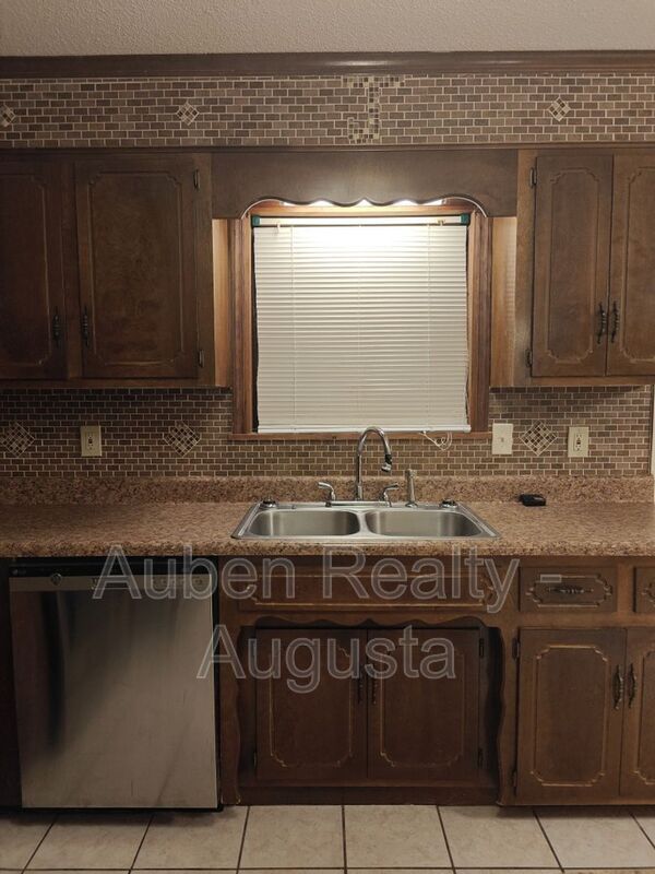 Building Photo - 3718 Byrd Rd