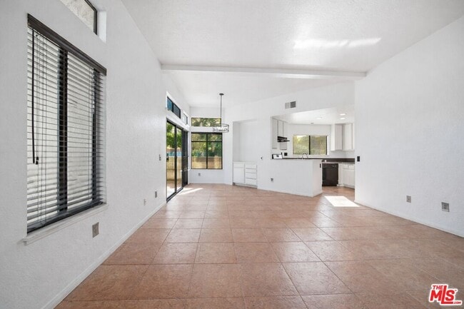 Building Photo - 77 Willowcrest Ln