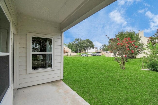 Building Photo - 3814 Lakewood Dr