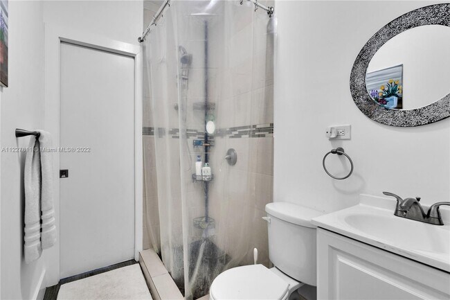 Building Photo - 9179 Fontainebleau Blvd