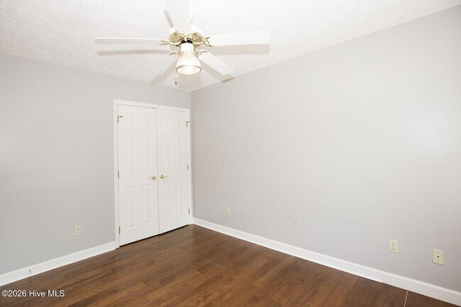 Building Photo - 1205 Greenbriar Dr