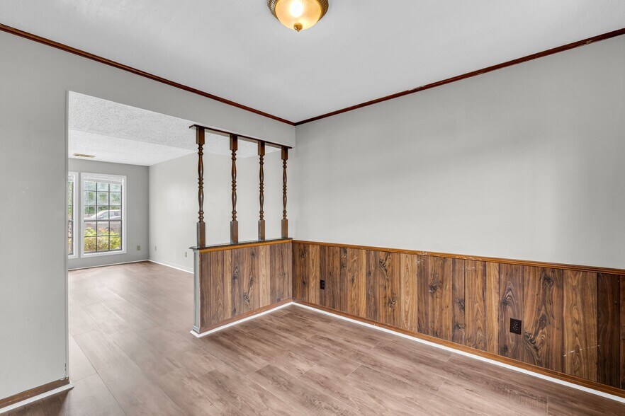 Building Photo - 320 11th St N