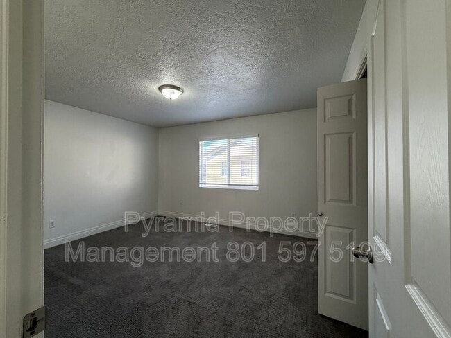 Building Photo - 3178 S 945 E