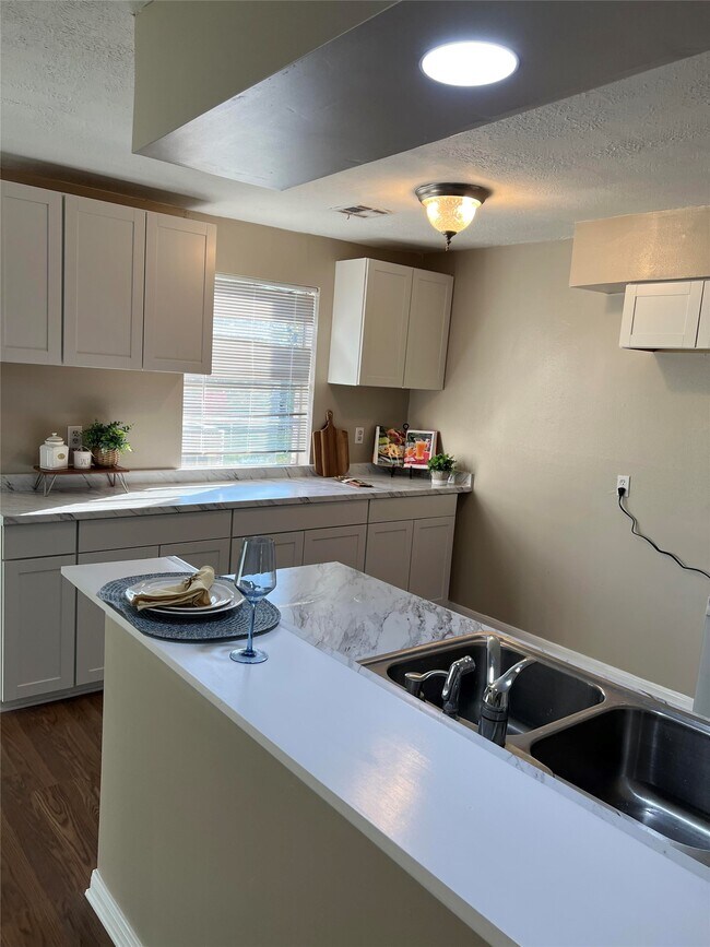 Building Photo - 17210 Woodburn Dr