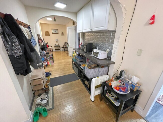 Building Photo - 46 N Breese Terrace