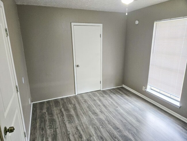 Building Photo - 5270 Wildwood Dr