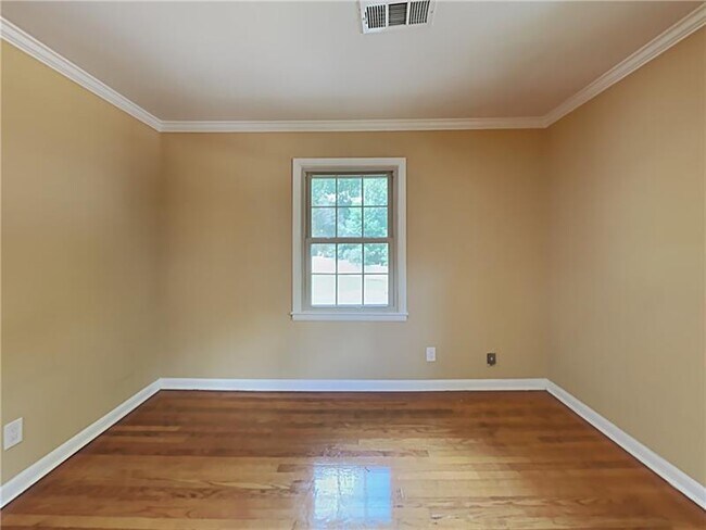 Building Photo - 3582 Cloudland Dr