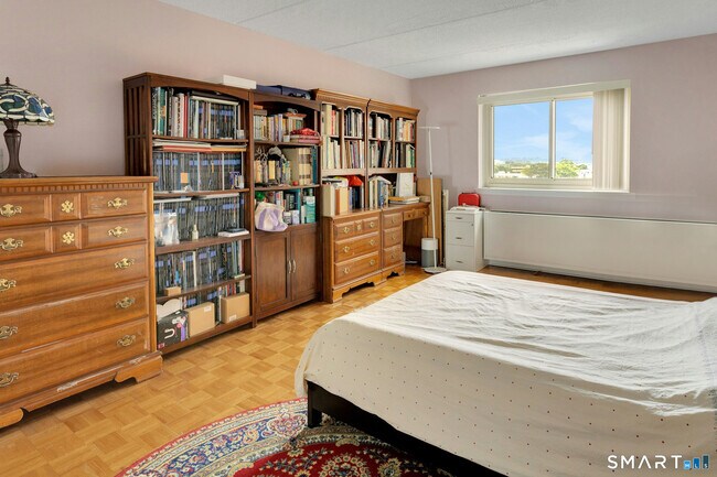 Building Photo - 143 Hoyt St