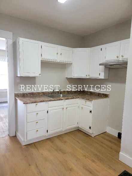 Building Photo - 2112 Ravenwood Ave