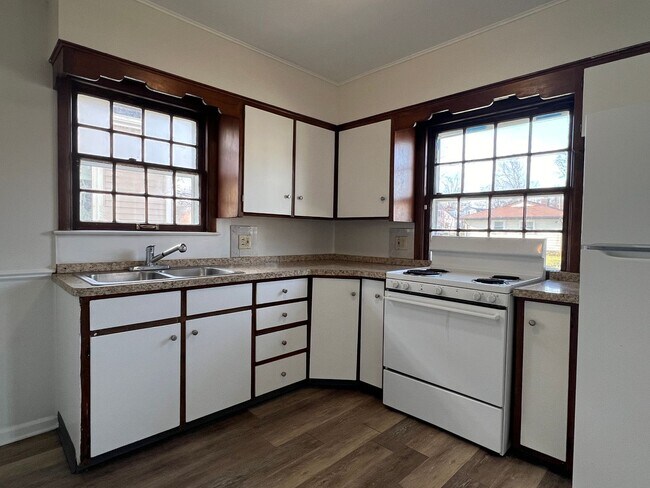 Building Photo - 3-BDR 1-BTH House in Lansing