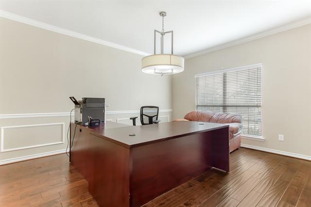 Building Photo - 720 Hardwood Dr