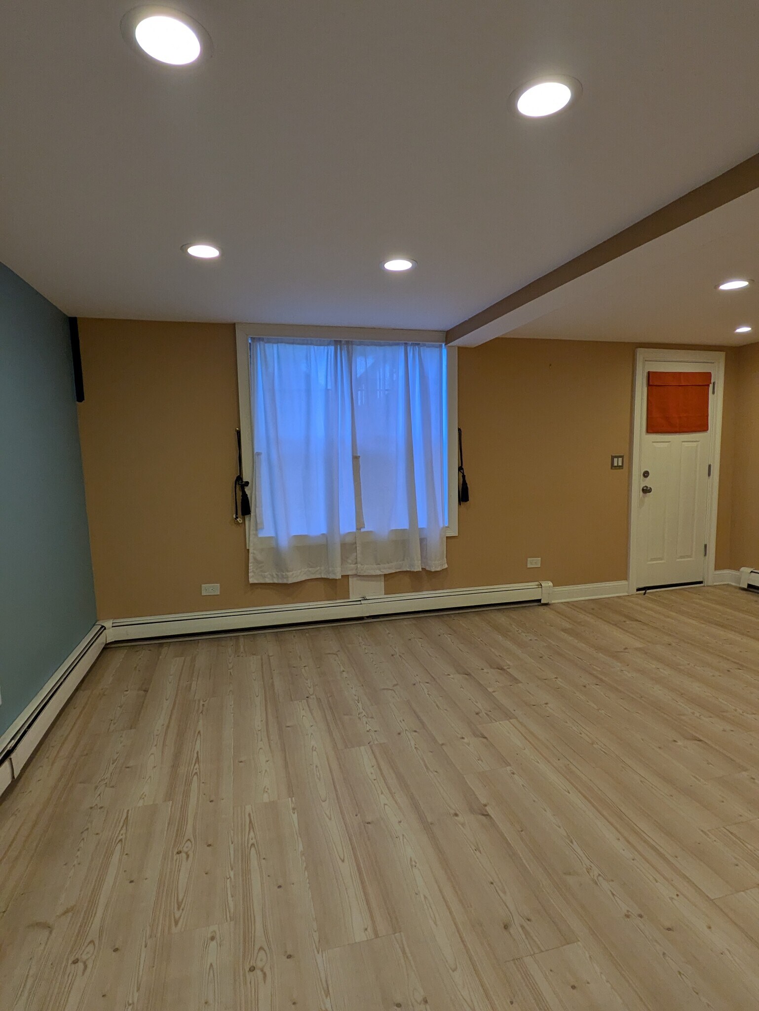 Building Photo - 510 W 45th St