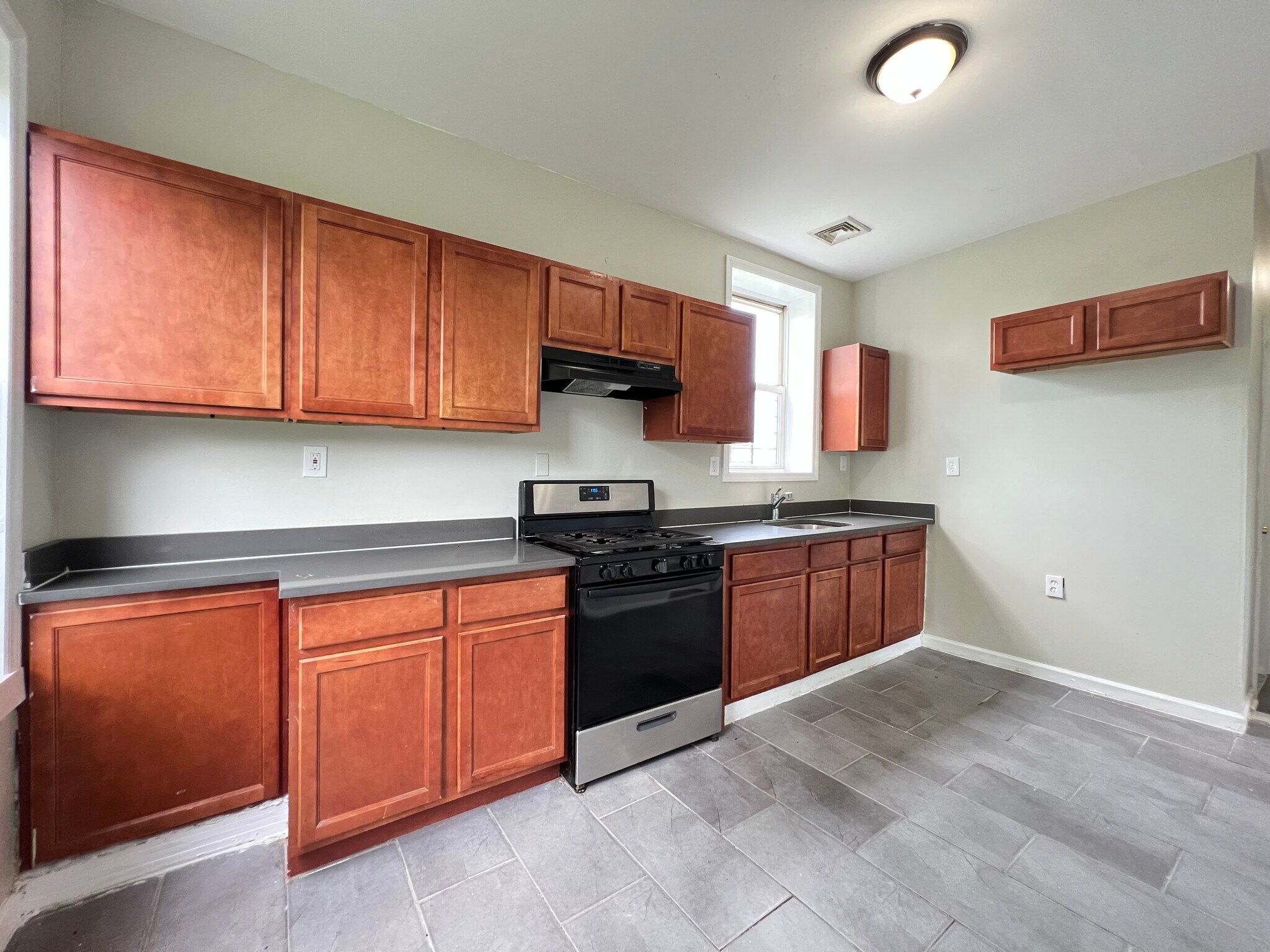 Unit 2 - 908 Bergen St