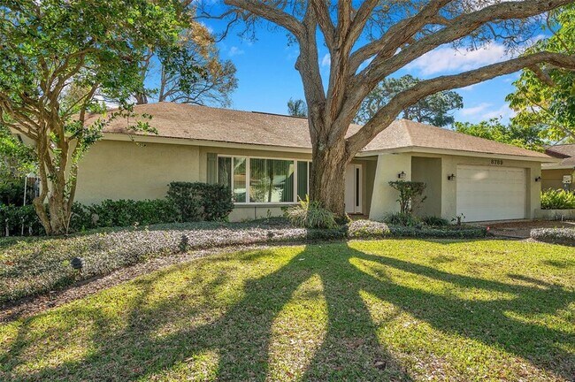 Building Photo - 8789 Maplewood Rd