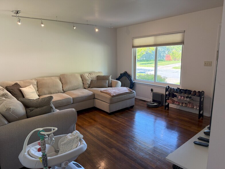 Living Room - 2715 Lookout Cir