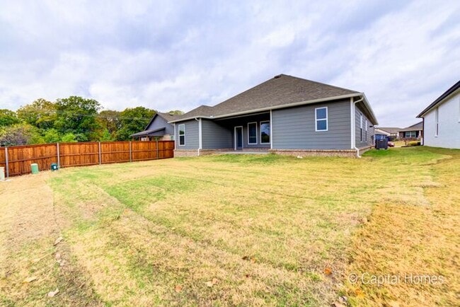 Building Photo - Move In Special! Relax In The Comfort of a...