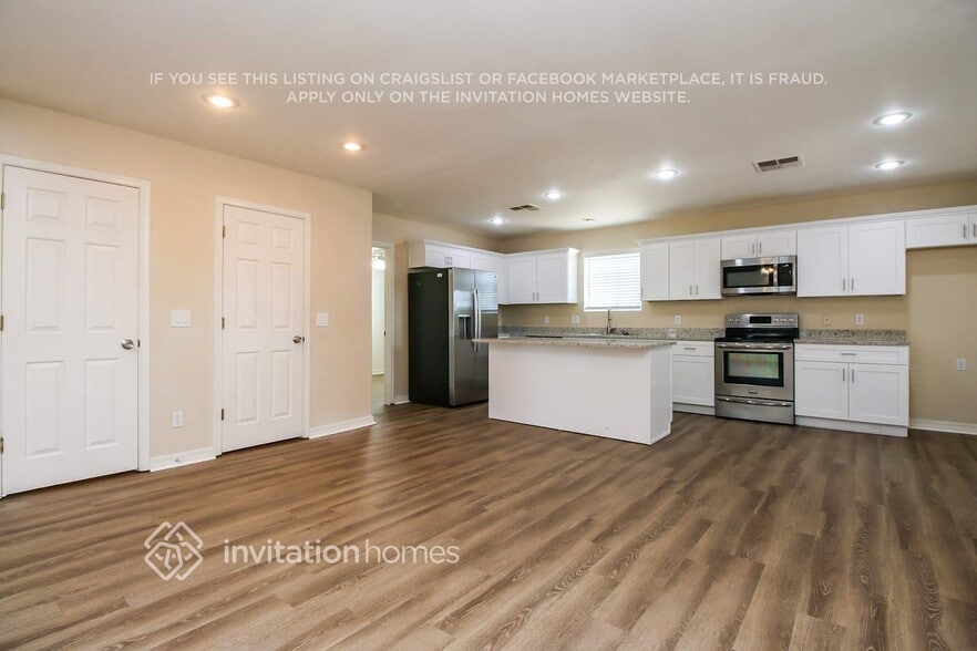 Building Photo - 2551 E Diamond Cir
