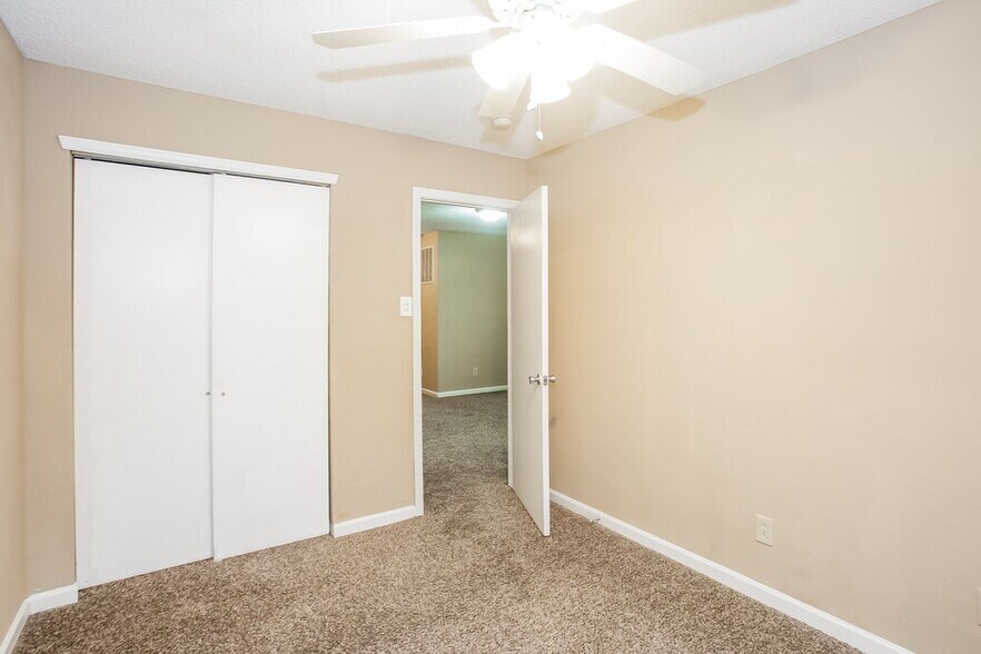 Building Photo - 834 Littleton Dr